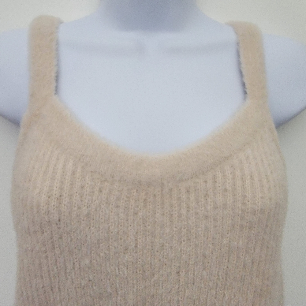 NWT BB Dakota Steve Madden Fuzzy Cozy Cropped Tank Top Beige Cream Size Small - Picture 3 of 10
